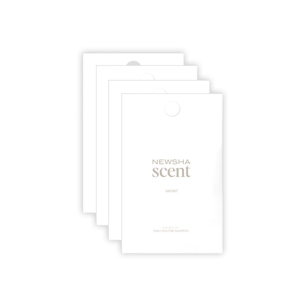 Vier Duft-Sachets in weißem, minimalistischem Design mit der Aufschrift ‚NEWSHA scent‘ , inspiriert vom Duft der Excellent Volume Masque