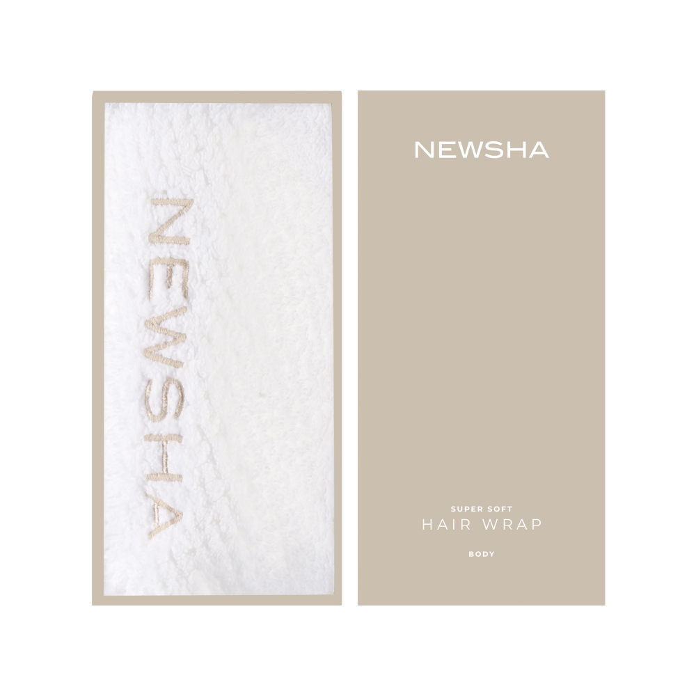 Weiße Haarturban-Handtuch aus Mikrofaser mit gesticktem NEWSHA Logo. Ideal zum schonenden Trocknen der Haare nach dem Waschen, reduziert Frizz und Haarbruch.