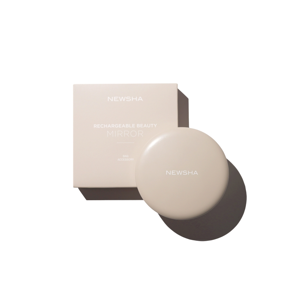 Aufladbarer Kompaktspiegel mit LED-Beleuchtung. Eleganter Beauty-Spiegel von NEWSHA als praktisches Accessoire für unterwegs.
