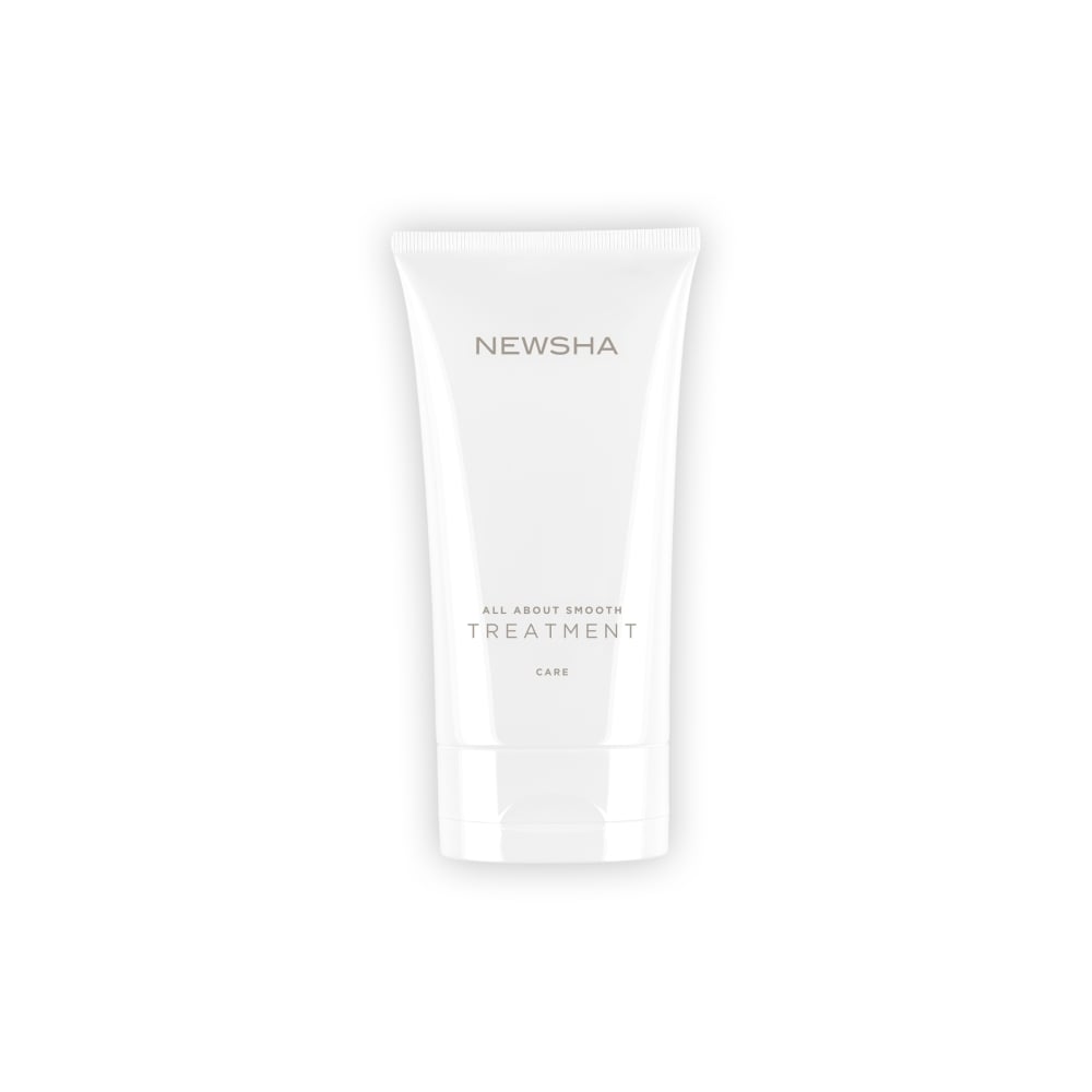 Weiße Tube des NEWSHA All About Smooth Treatment. Glättende Haarkur für geschmeidiges, glänzendes Haar, ideal zur Pflege und Beruhigung widerspenstiger Haarstrukturen.