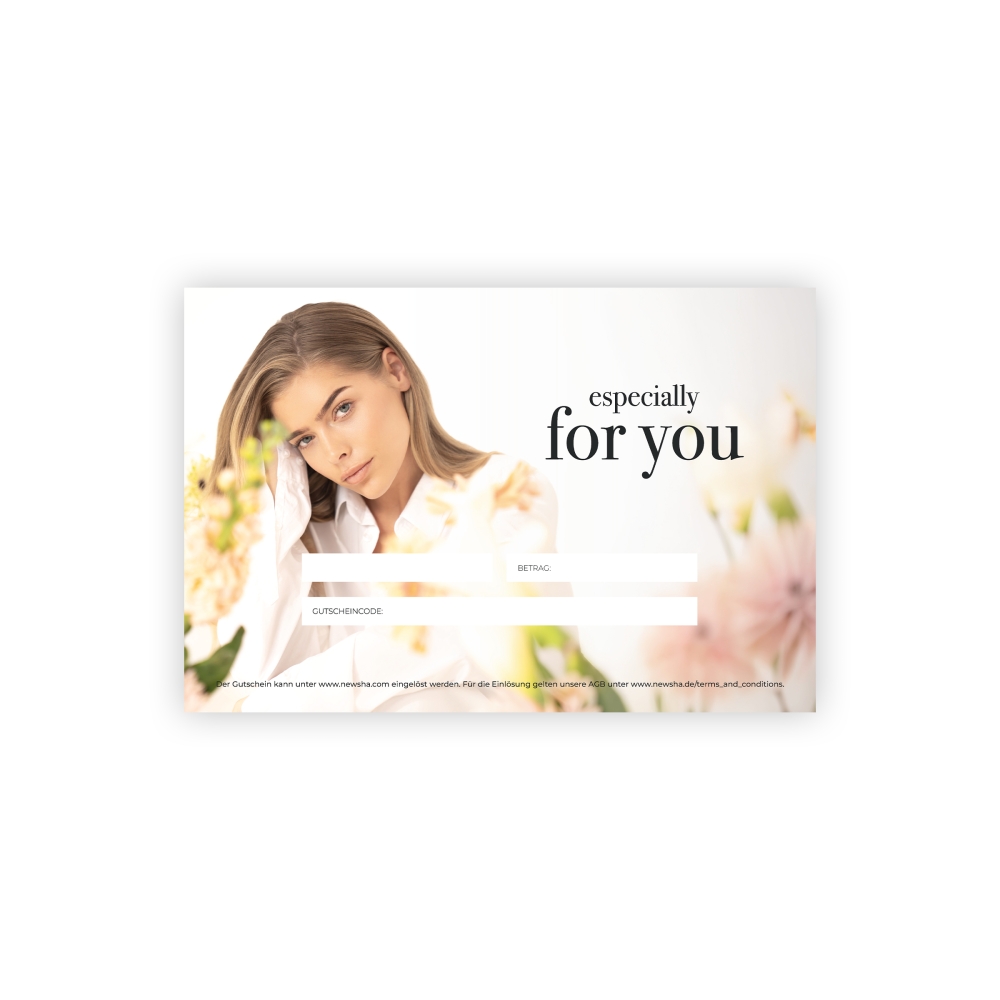 Newsha Geschenkgutschein-Vorlage in elegantem Schwarz-Weiß-Design mit „especially for you“-Aufschrift und stilvollem Porträt einer Frau mit glänzendem, glattem Haar – ideal für individuelle Geschenkideen im Beauty-Bereich.
