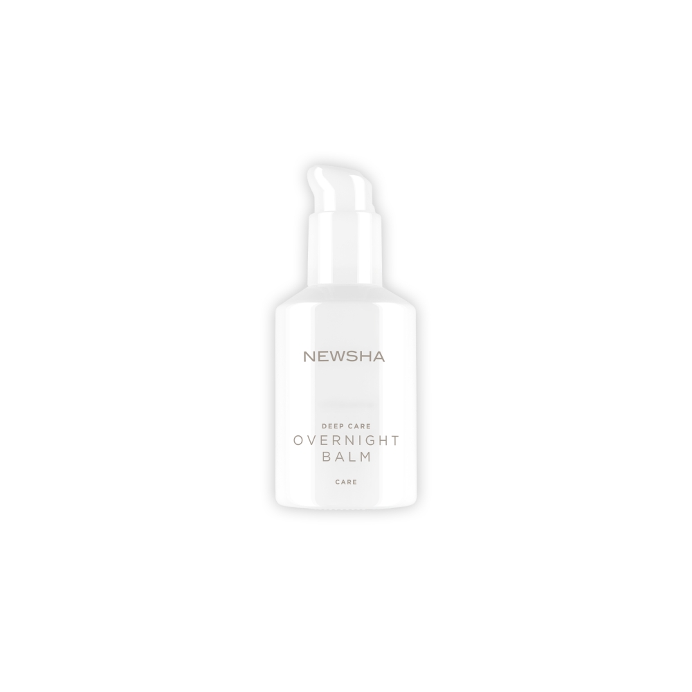 Intensivpflege über Nacht für trockenes, strapaziertes Haar. Deep Care Overnight Balm von NEWSHA regeneirert das Haar während des Schlafs, stärkt die Haarstruktur und sorgt für Geschmeidigkeit und neue Vitalität am Morgen.